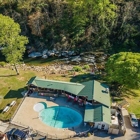 Geneva Hotel & Tiki Bar Chimney Rock Exterior photo