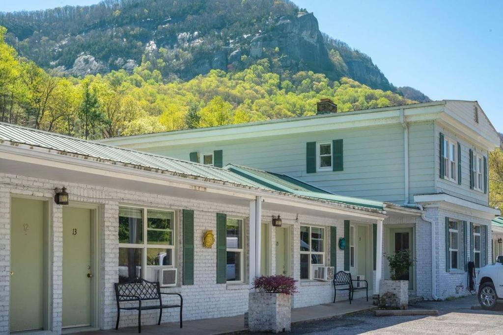 Geneva Hotel & Tiki Bar Chimney Rock Exterior photo